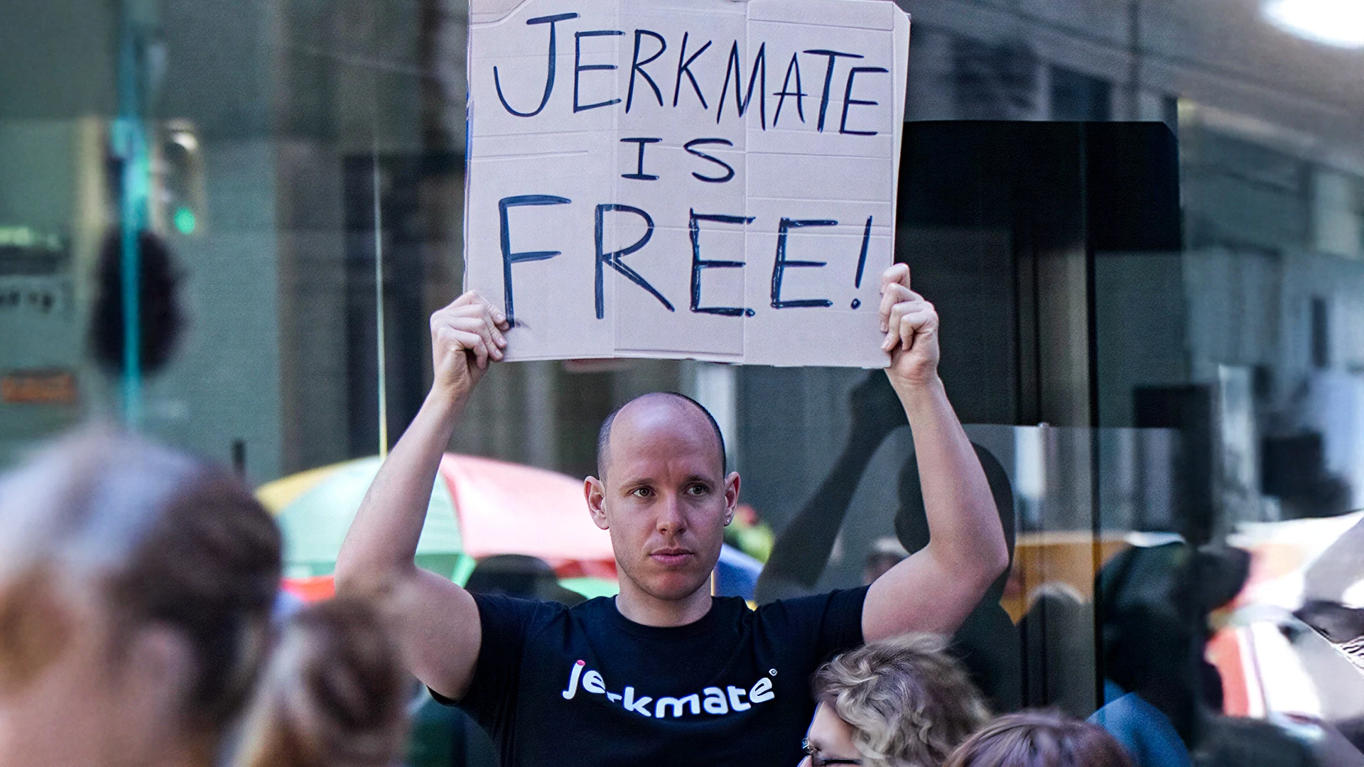 Saiam daqui, seus filhos da p***!