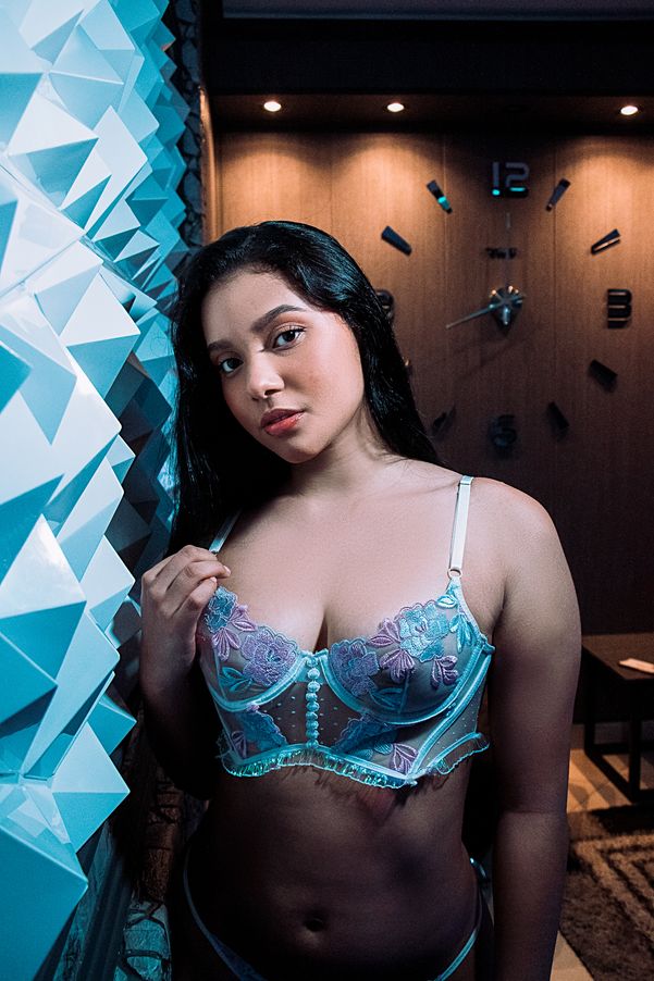 MiaYoung19
