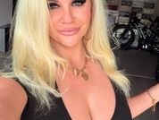 Hotbustybarbie
