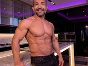 DEREK_LUXE