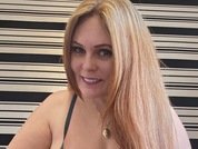 BustySwingingMilf