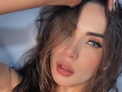 lara_bombshell