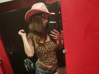 FoxyLittleHoney profile