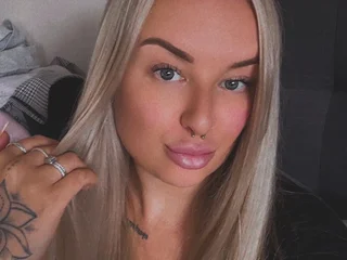 TattooedCurvyBlonde profile