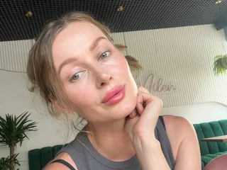 Anika18