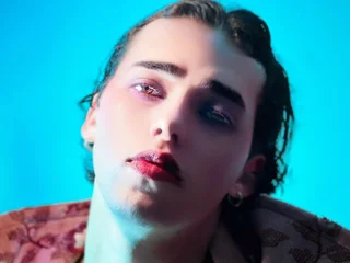 Fuchsia_white profile