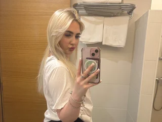 Hollyannee profile
