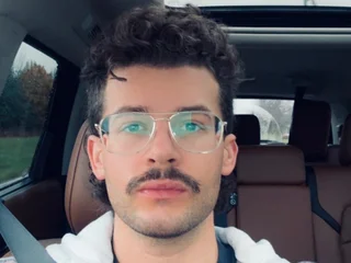 HornyHoward92 profile