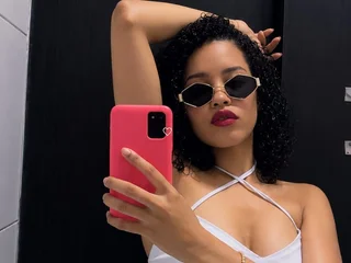 KiaraLux profile