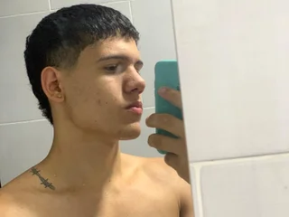 luca_white01 profile