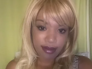 thekelliecapri profile