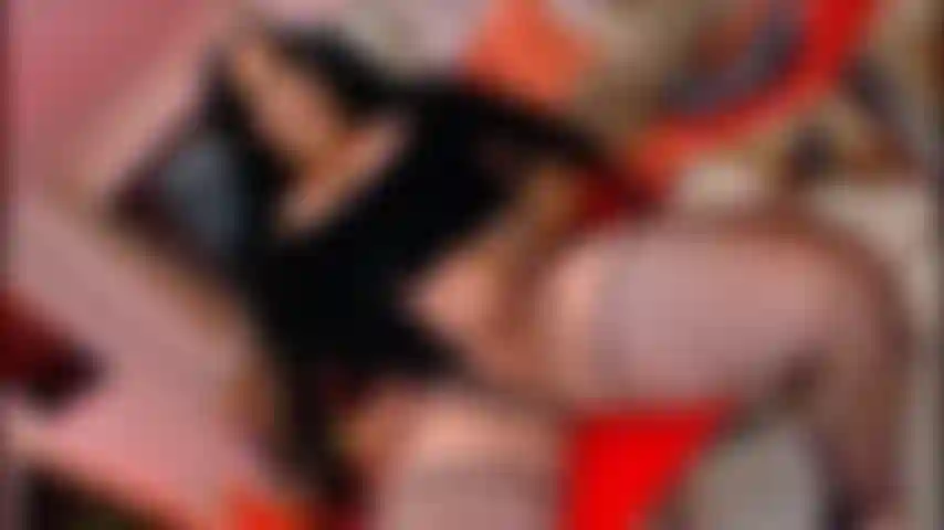 Você comeria meu pau ou meu cuzinho? Lamba meu pré-sêmen.