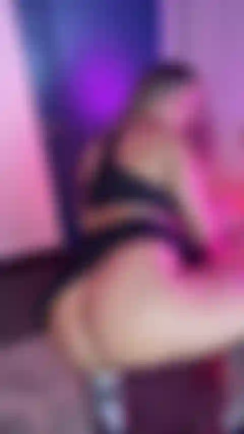 Uhuuu! Sou tão sexy brincando com minha bunda.