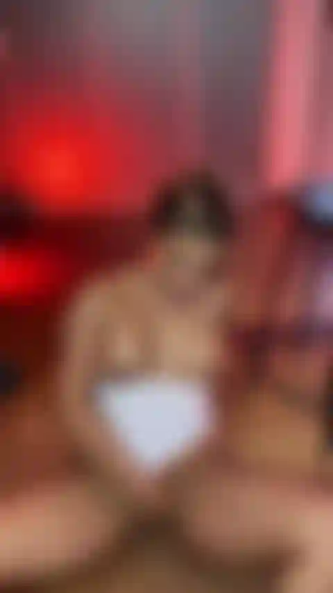 Óleo para foder forte minha bucetinha.