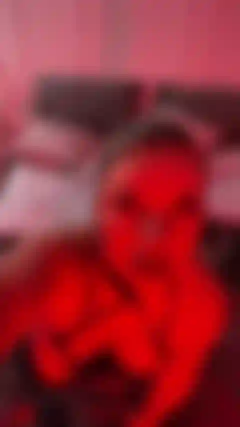 Sou sua escrava chupadora.