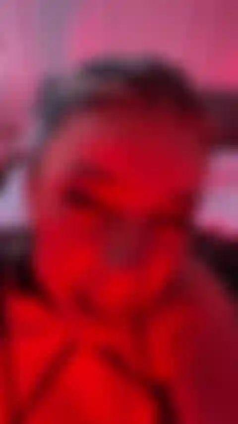 Posso tocar minha bunda, meu senhor?