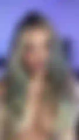 Um boquete dessa deusa do rock.