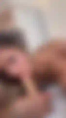 Uma menina que sabe chupar.