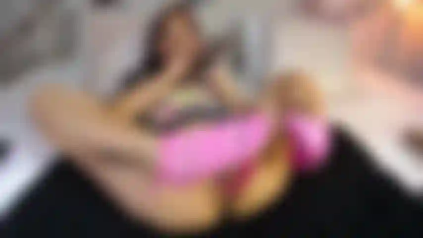 Quer gozar comigo!!! Olha que delícia chupo meu vibrador preto e me masturbo para você.