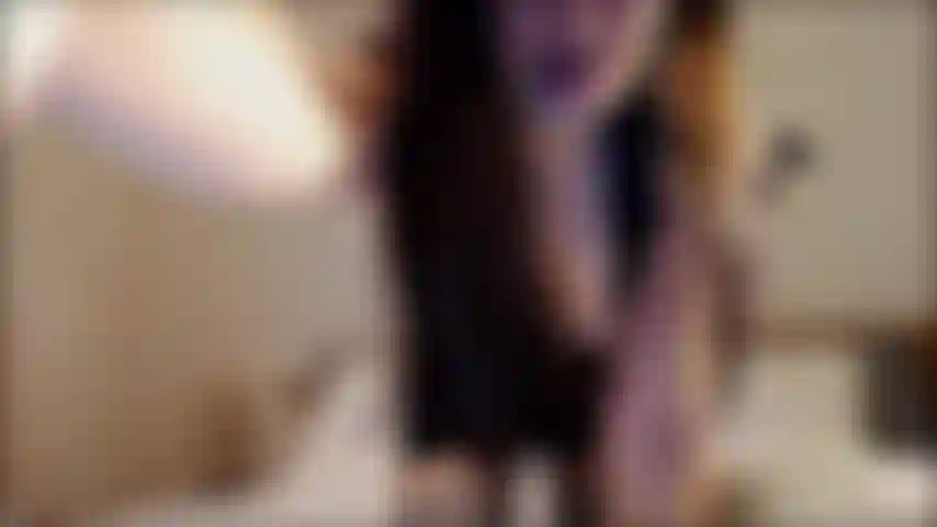 Me veja com um lindo vestido preto, depois eu fico nua, mostro minhas axilas peludas, bunda redonda peluda, buceta peluda com os dedos, brinco com o clitóris até gozar.