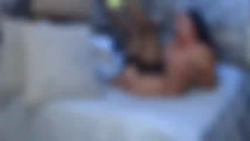 Buceta brinca com minha máquina de sexo de brinquedo.