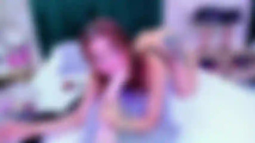 Vou engolir seu pau inteiro até o fundo.