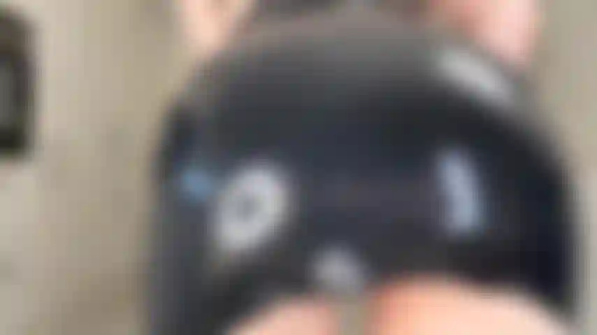Passarela, plugs anais e flexibilidade - começando com meu látex que desaperta muito rapidamente. Me veja caminhar para frente e para trás fazendo minha passarela. Experimento 4 plugs de metal diferentes que você pode me ver colocar e tirar fazendo de ânus para a boca. Alguns truques de flexibilidade ao longo do caminho mostrando meu corpo nu e os plugs. Sem falas da minha parte durante este vídeo, apenas ouça todos os sons sensuais dos meus saltos de sandália enquanto me movimento.