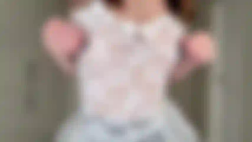 Noite de núpcias cuckold - é a noite de núpcias mas eu só me casei com você pelo seu dinheiro, você nunca vai conseguir foder essa minha buceta. Eu convidei um homem bem dotado para vir. Você só nos assiste. Eu chupei o pau do sr. Touro e até rasguei minha meia-calça para ele poder me foder. Eu sei que nylon é o seu desejo sexual mas eu só vou te fazer assistir eu e o sr. Touro fodendo enquanto eu rio e te humilho, meu marido. Terminando com uma punheta de pé com nylon com o sr. Touro... Eu sei que isso te deixa louco. (17 Minutos e 37 segundos).
