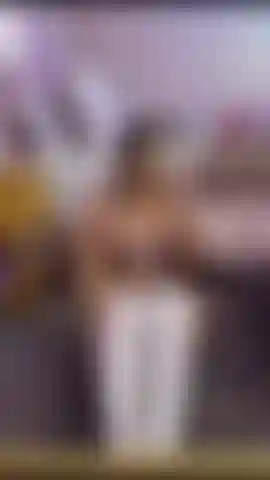 Meus dedos longos presos na minha boceta muito molhada.