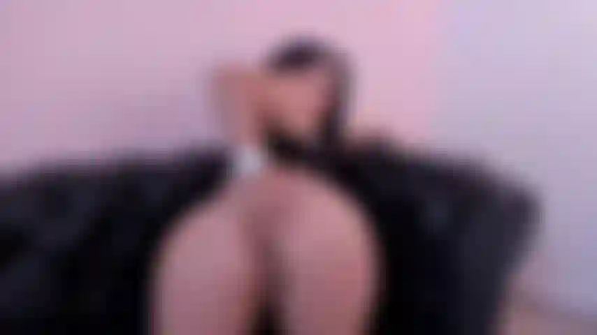 Brincar com os dedos no meu cuzinho torna-se prazeroso, mas adoraria que fosse seu pau grande!!