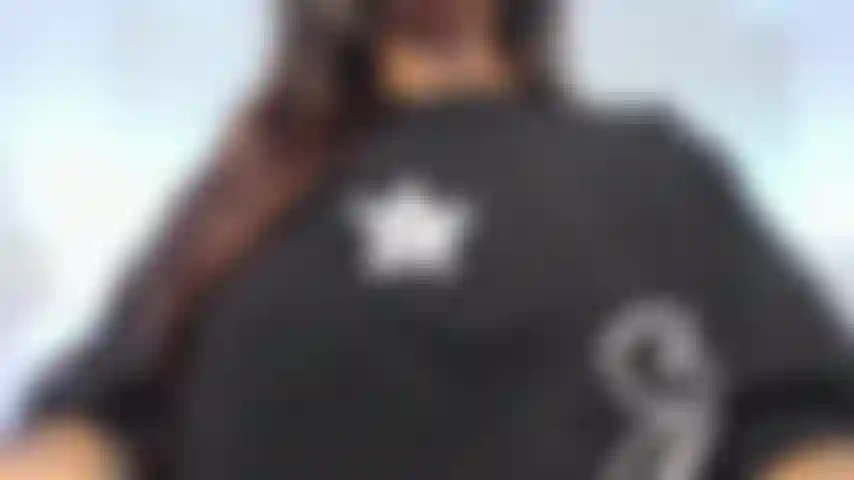 Ei, baby… hoje eu me sinto tão safada, tão molhadinha, e tão provocante… não consigo evitar de imaginar você me olhando enquanto eu me toco devagar. Você está aqui para ser mau comigo, ou só para curtir o show? Eu prometo que vou te fazer perder o controle essa noite.