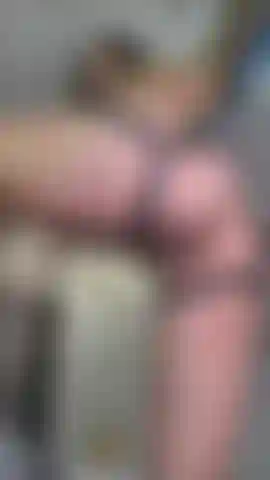 Fodendo minha buceta apertada.