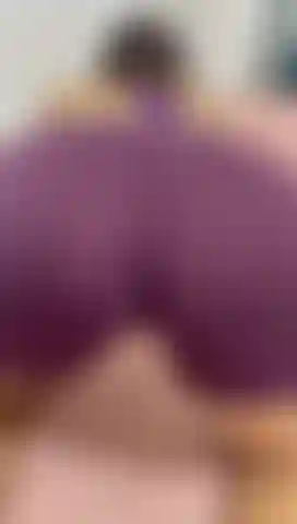 Balançando a bunda antes de ir para a academia.