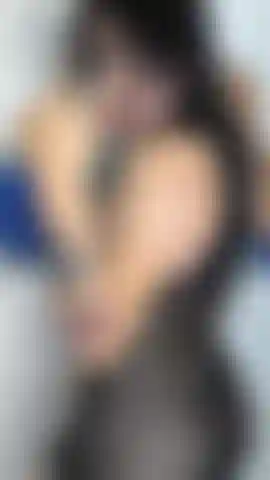 Quero seu pau molhado na minha bunda.