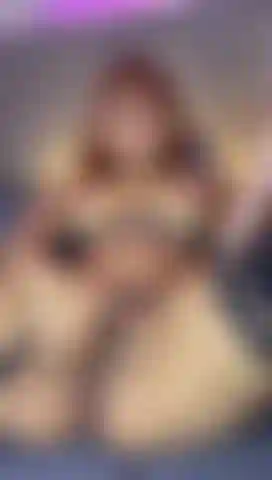 Me masturbo ricamente com meus dedos.