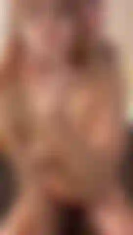 Faço garganta profunda com meu vibrador.