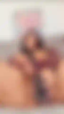 Me veja gozar em um pau grande e preto com a domi!