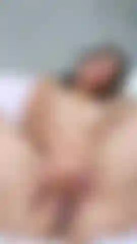 Adoro enfiar os dedos na minha buceta molhada de milf.