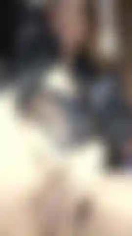 Me masturbo com meus dedos longos na minha buceta.