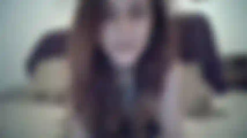 Feche a masturbação com Adonyslily.