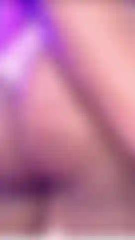Foda de quatro com dildo.