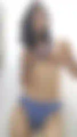 Veja-me mover esse corpo gostoso, dançando devagar só para te fazer pecar. 😈 😏.
