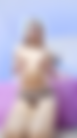 Sua submissa perfeita... Obedecendo a cada ordem.