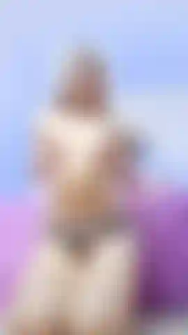 Sua submissa perfeita... Obedecendo a cada ordem.