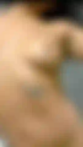 Olhe para mim, toque-me, sinta...