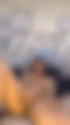 Chupa meus peitos grandes, eles são todos seus.