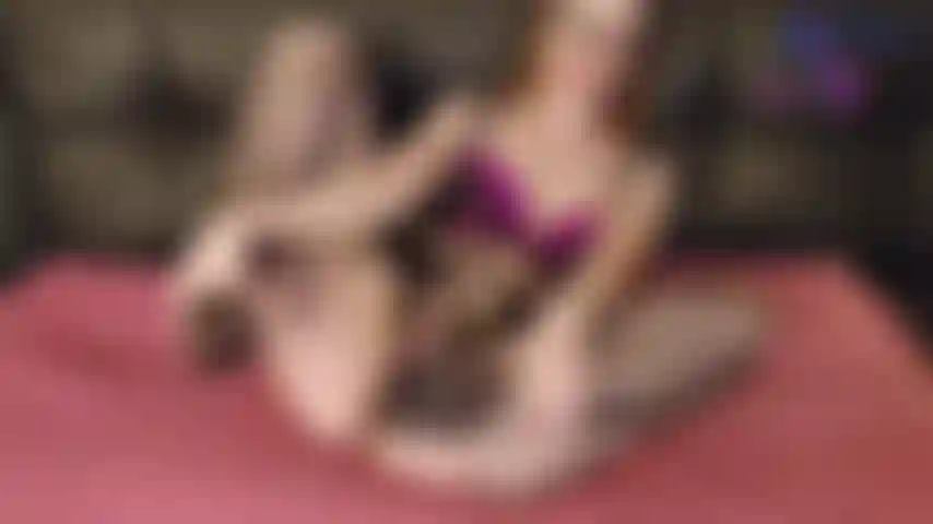 Dedilhando e gozando em meia arrastão.