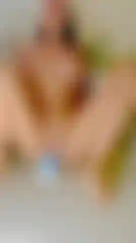 watch me stretch my pussy out