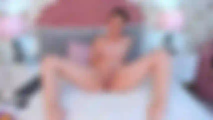 Sei que seu pau quando você vê minha buceta fica bem duro pronto para cavalgar até você explodir, chupe meus peitos enquanto.