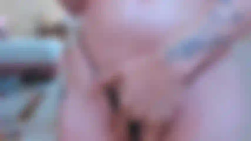 Meu corpo nu e quente enquanto a água corre por cada centímetro da minha pele, fodo ele enquanto a umidade da minha boceta e a água se misturam em nossos corpos.